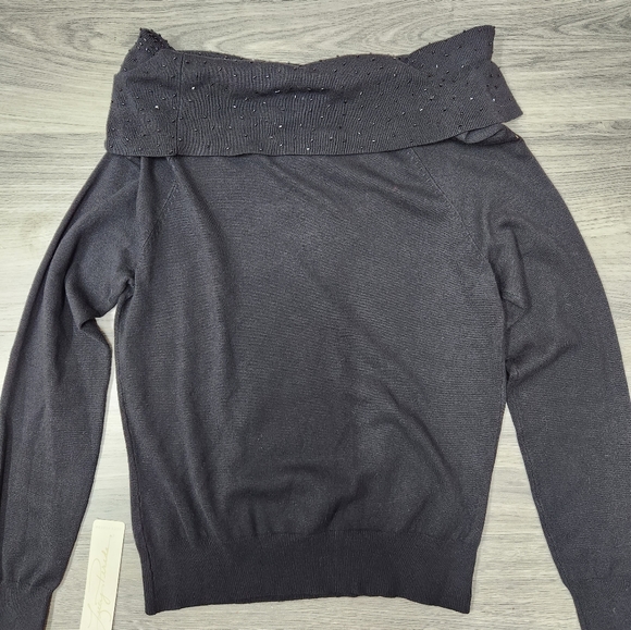 Lucy Pereda Sweater. - Picture 2 of 2